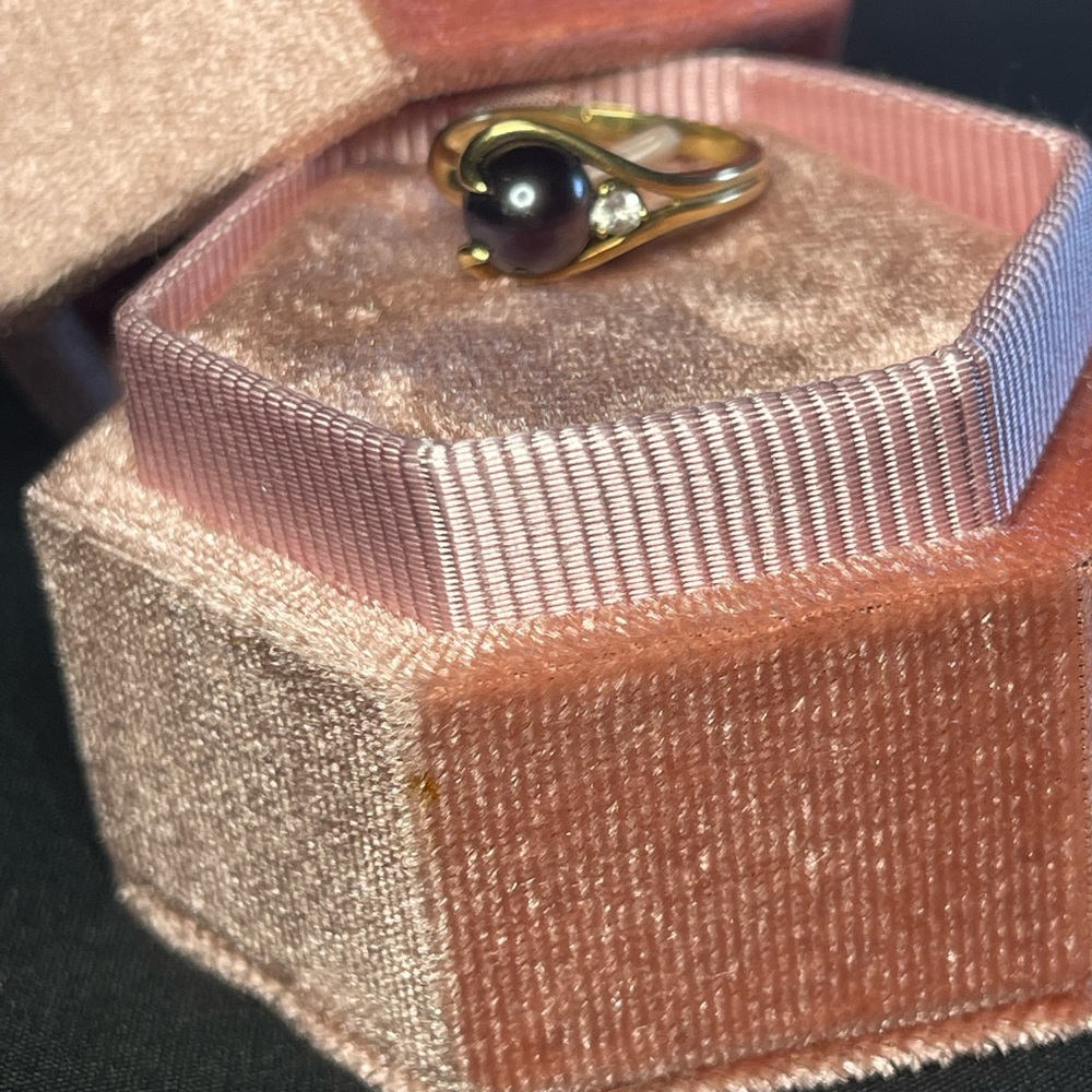 Black Pearl Gold Ring